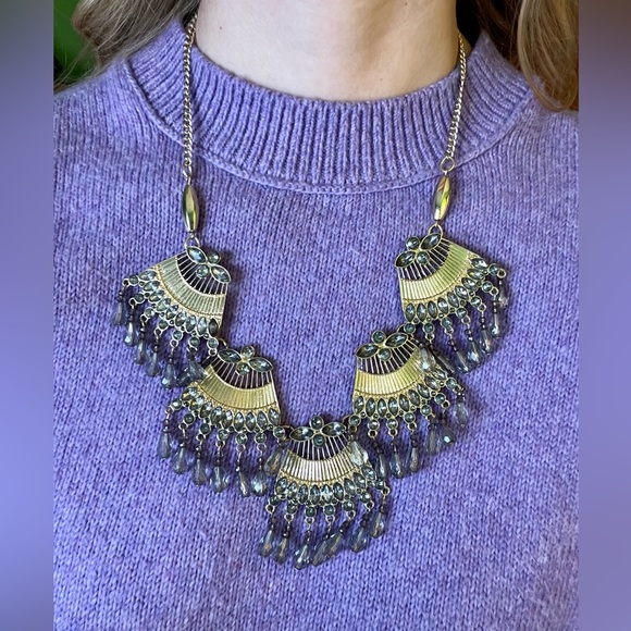 ⭐️HP⭐️Francesca’s Gold Neckalcae with Five Fan Shaped Charms with Blue Crystals - Picture 4 of 8